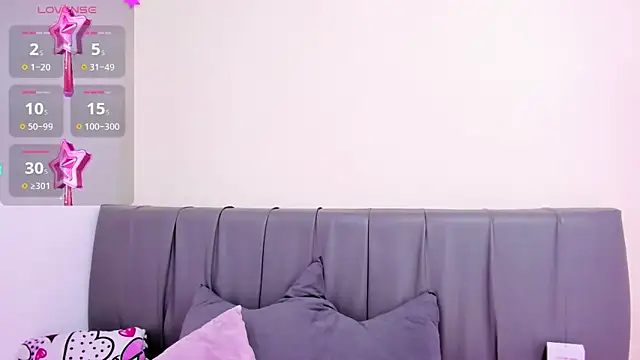 HoollyHendrix online show from November 11, 8:28 pm