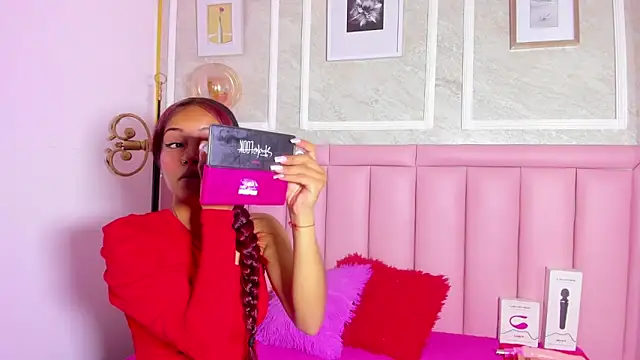 HoollyHendrix online show from January 15, 8:48 pm