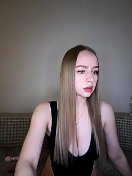 MissOyee online show from October 14, 6:10 pm