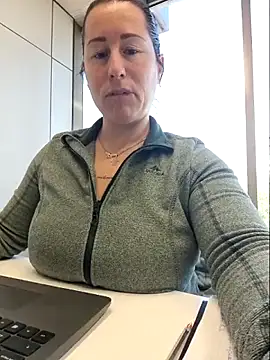 bichota85 online show from February 16, 11:10 am