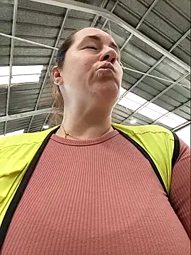 bichota85 online show from March 31, 9:53 am