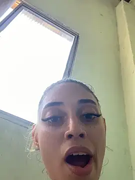 loirinhaaa online show from October 17, 3:59 pm