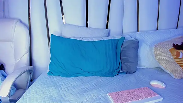 mia vy online show from November 25, 3:20 am