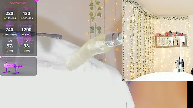 Ashley  Jones   online show from March 25, 9:12 am