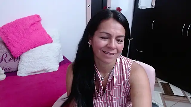 camilavargas  online show from September 28, 11:32 pm
