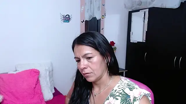 camilavargas  online show from October 3, 12:16 am