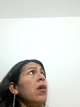 camilavargas  online show from December 17, 8:24 pm