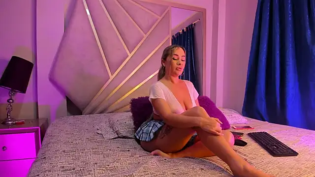 LiaRusselll  online show from November 6, 10:37 pm