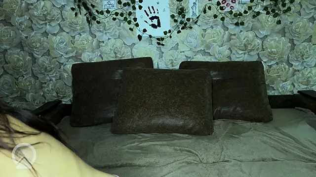 sweeet strawberies online show from September 29, 7:52 pm