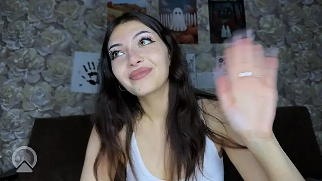 sweeet strawberies online show from October 29, 5:15 pm