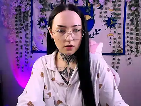 MollyKissy online show from April 11, 7:45 am