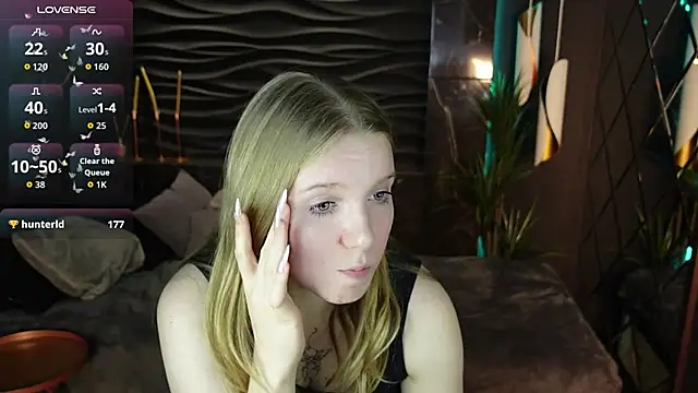 Layla Glam online show from September 19, 8:02 am