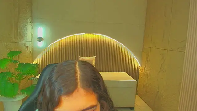 dany r  online show from December 16, 1:06 pm