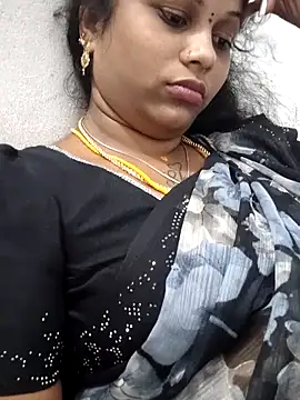 sweetqueen143 online show from April 1, 11:00 am