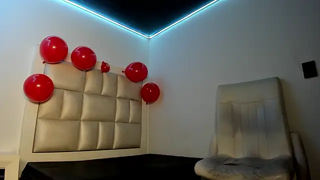 peyton  wat online show from February 16, 1:11 pm