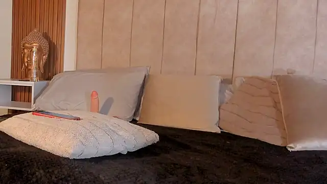 Lauraa saenz11 online show from November 22, 11:46 am