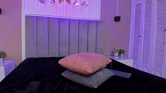 isa vel online show from October 25, 8:37 pm