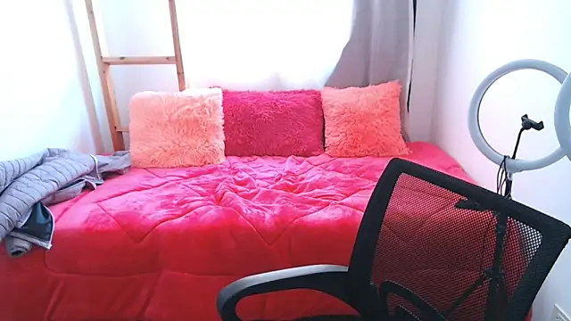 Snapshot of brendasantos_77 chatting on October 4, 2:11 pm brendasantos 77 online show from October 4, 2:11 pm