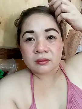 Snapshot of hornymom_01 chatting on October 2, 5:12 am hornymom 01 online show from October 2, 5:12 am