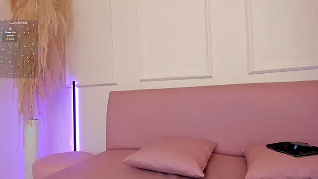 emiilyy cute online show from October 17, 12:52 pm