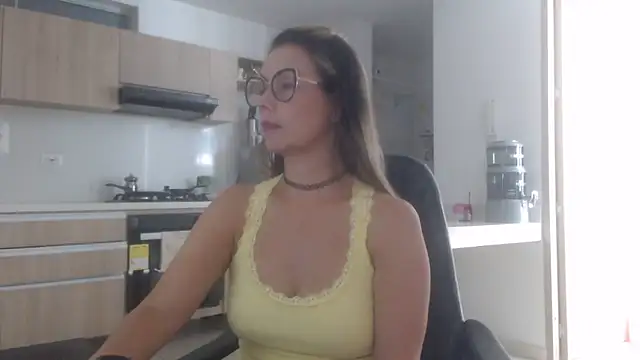 LovePaula online show from December 18, 7:51 pm