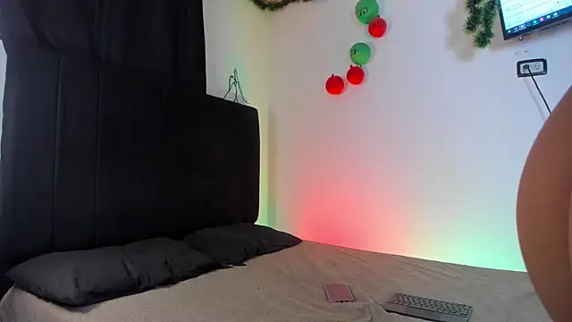 BoomChikaWow online show from December 22, 12:14 am