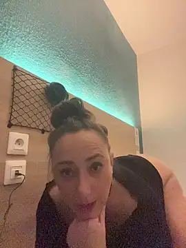 Reine du Vice84 online show from February 17, 7:46 pm