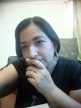 rossiteylor online show from June 2, 6:42 pm