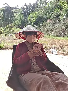 Helen-Tran online show from November 30, 2:27 am