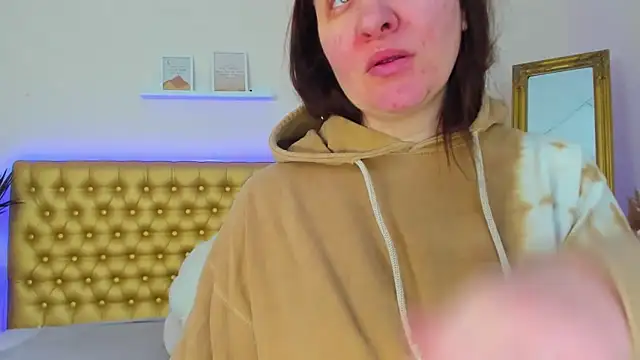 TrishaDarks online show from April 5, 5:06 am