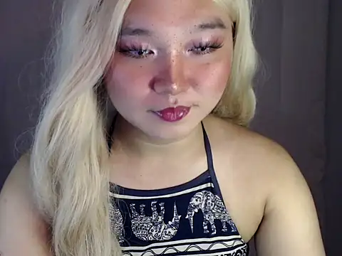 Snapshot of Eyes-on-me chatting on October 21, 5:50 pm Eyes-on-me online show from October 21, 5:50 pm