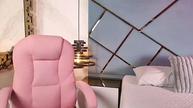 Snapshot of Cloe_sm chatting on October 6, 11:38 am Cloe sm online show from October 6, 11:38 am