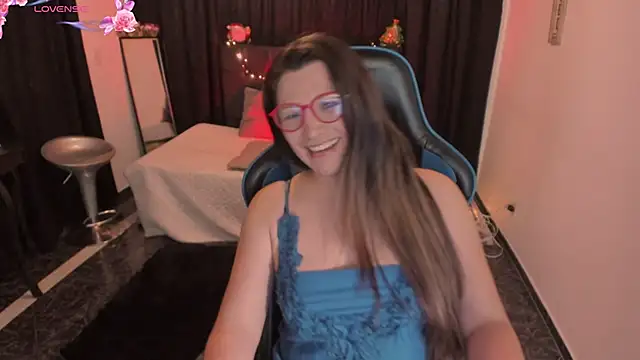 Hanna MA online show from December 3, 3:58 pm