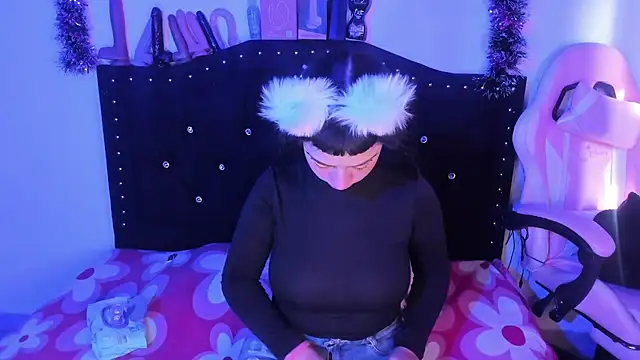 kitty  chs online show from February 8, 1:37 pm