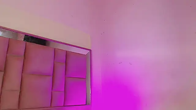 roxanawillts online show from November 28, 7:50 pm