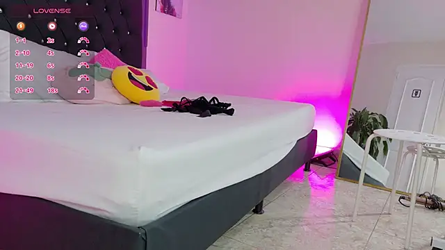 Kataaleya  12 online show from November 24, 11:45 am