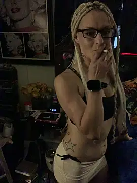 blondebarbiebae online show from October 13, 10:45 pm