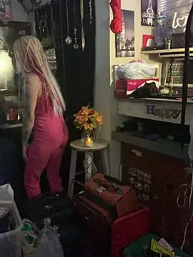 blondebarbiebae online show from March 2, 7:15 am