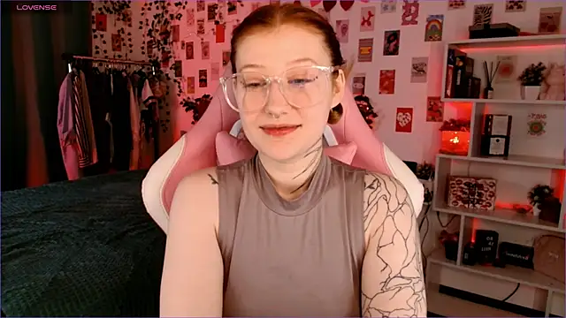 Ayla Hicks online show from October 12, 3:20 am