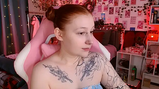 Ayla Hicks online show from December 21, 8:57 pm