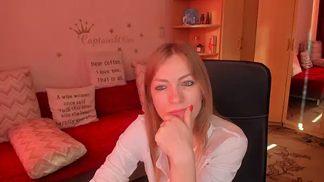 Tiffany Bates online show from October 3, 4:28 am