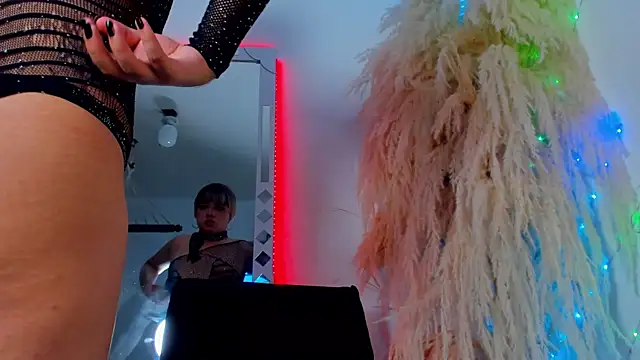 Tiffany deluxe online show from December 16, 1:39 pm