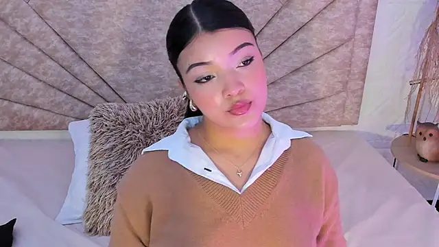 EmmaBlossom online show from December 19, 4:10 pm