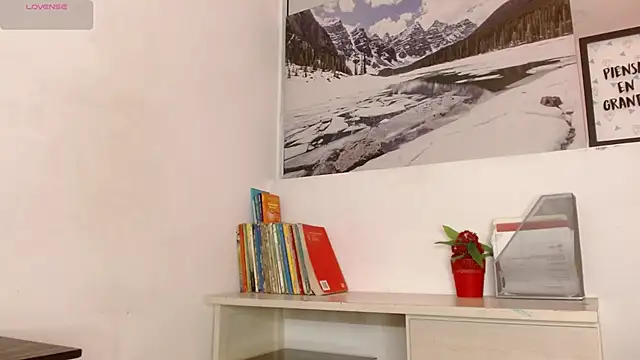 Adrianna5  online show from February 27, 9:09 am