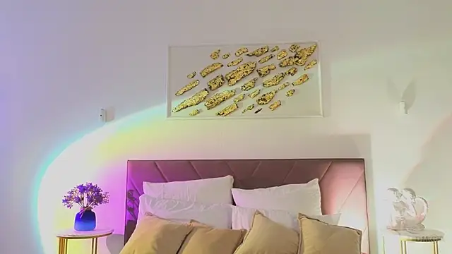 Nicole Broown  online show from April 2, 9:01 pm