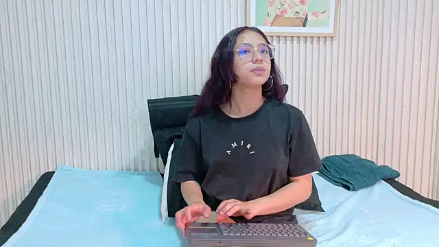 Snapshot of Abrilmirren chatting on October 10, 11:15 am Abrilmirren online show from October 10, 11:15 am