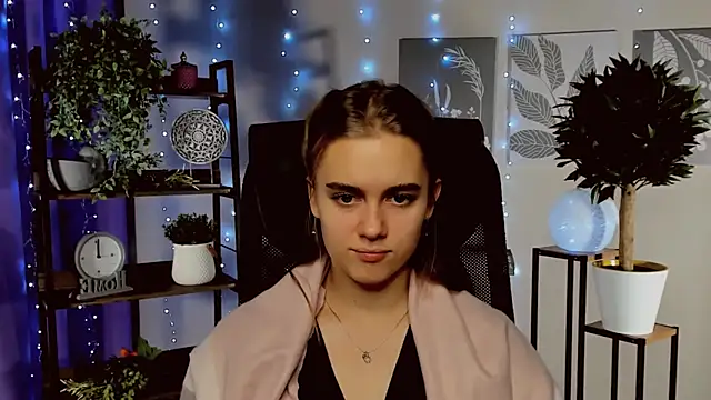 JuneWoods online show from December 19, 1:14 pm