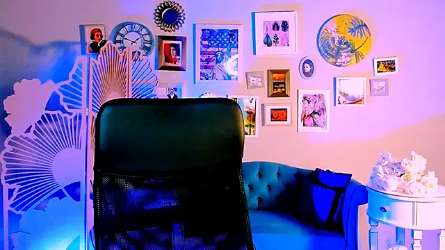 JuneWoods online show from November 14, 12:27 pm