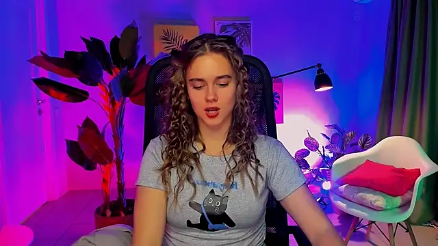 JuneWoods online show from November 22, 12:19 pm