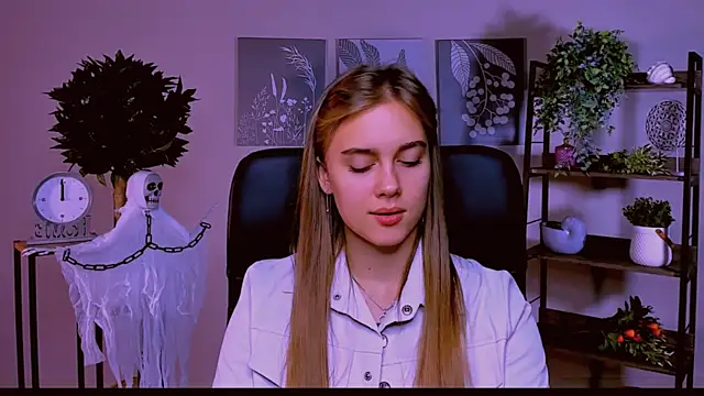 JuneWoods online show from October 22, 6:40 am